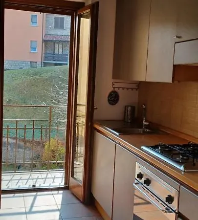 Luminoso Tra I Rami Del Di Como, Apartment Sormano