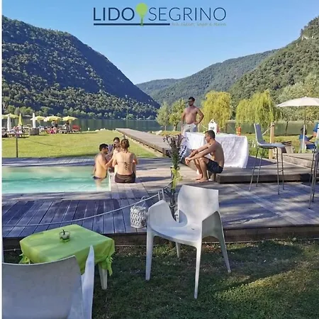 Luminoso Tra I Rami Del Di Como, Apartment *