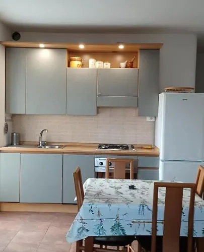 Luminoso Tra I Rami Del Di Como, Apartment *
