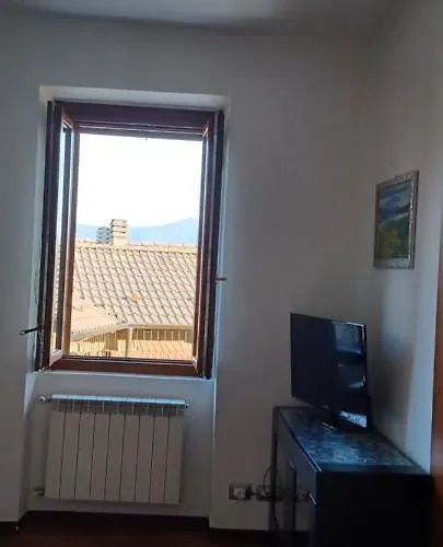 Luminoso Tra I Rami Del Di Como, *