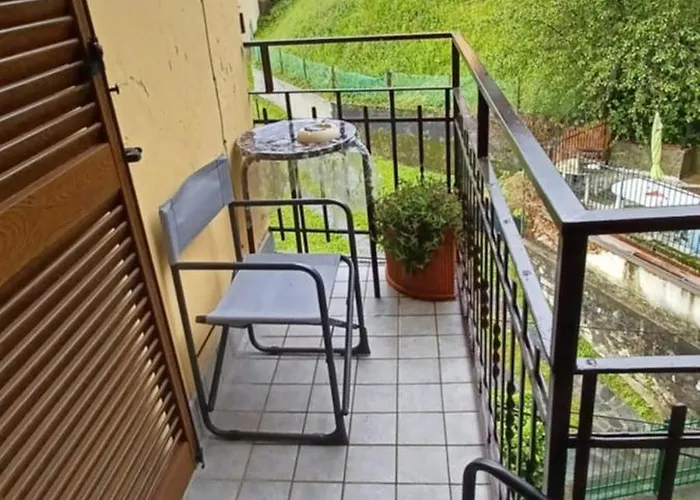 Luminoso Tra I Rami Del Di Como, Apartment *